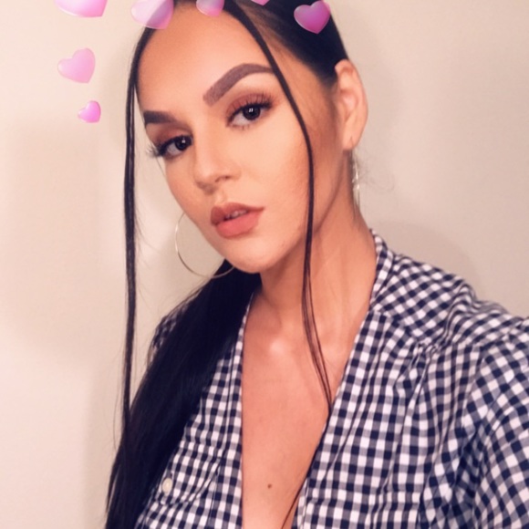 Meet your Posher, Yanin - Picture 2 of 2